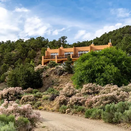 Side-By-Side Adobes, 9 Mi To Taos Ski Valley